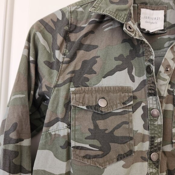 Forever 21 Camouflage Shirt Long Sleeves Snaps Camo Military Utility Edgy Small - Picture 4 of 8